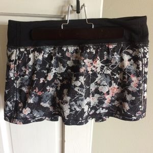 lululemon 'Pace Rival' skirt *no panels (floral)